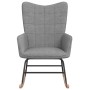Silla mecedora de tela gris claro