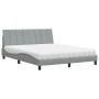 Cama con colchón de tela gris claro 160x200 cm