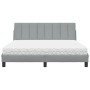 Cama con colchón de tela gris claro 160x200 cm